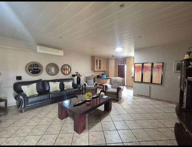 3 BEDROOM TOWNHOUSE FOR SALE IN ARCON PARK